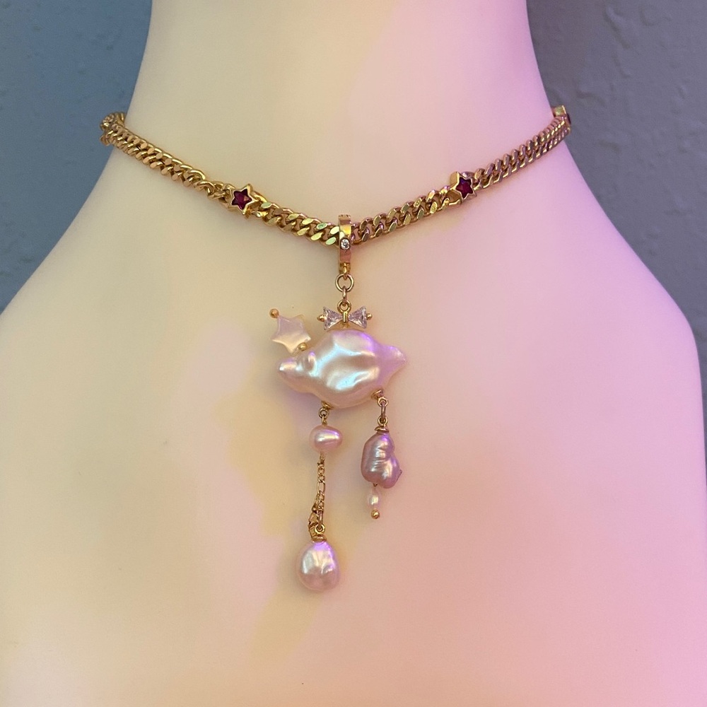 Unique Pearl Pendant & Chain